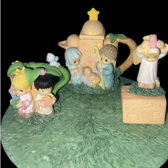 Precious Moments Holiday Vintage 998 Precious Moments Nativity